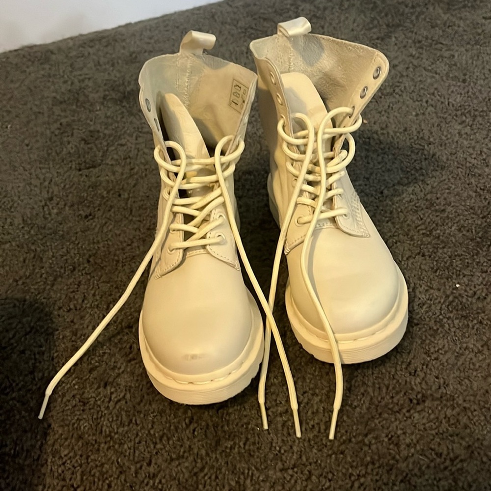 Cream Dr.Martens size 6.